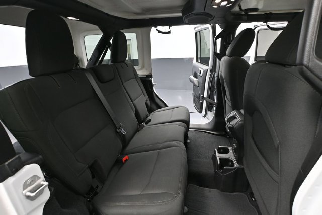 Used 2019 Jeep Wrangler Unlimited Sahara AWD/4WD image 34