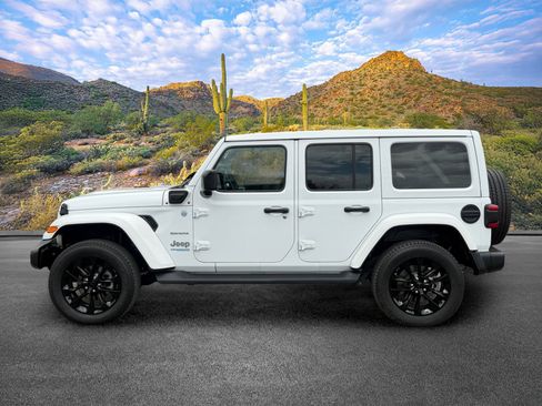 Used 2022 Jeep Wrangler Unlimited Sahara w/ Cold Weather Group AWD/4WD image 7