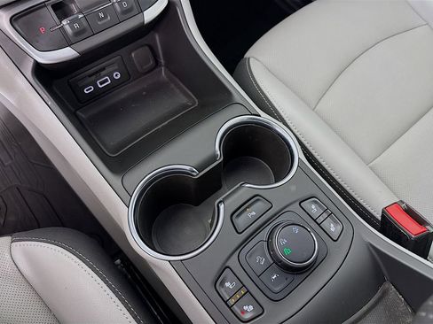 Used 2022 GMC Terrain SLT w/ Infotainment Package II image 32