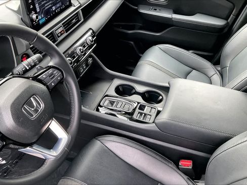 Used 2024 Honda Pilot Touring image 17