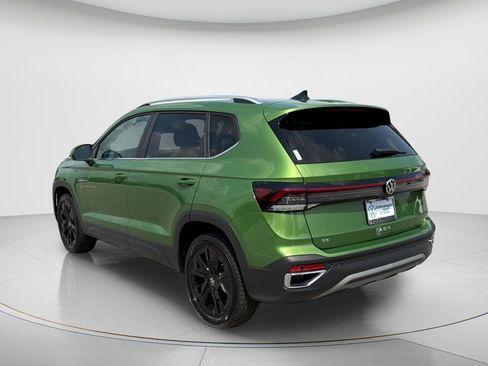 New 2026 Volkswagen Taos SE FWD image 7