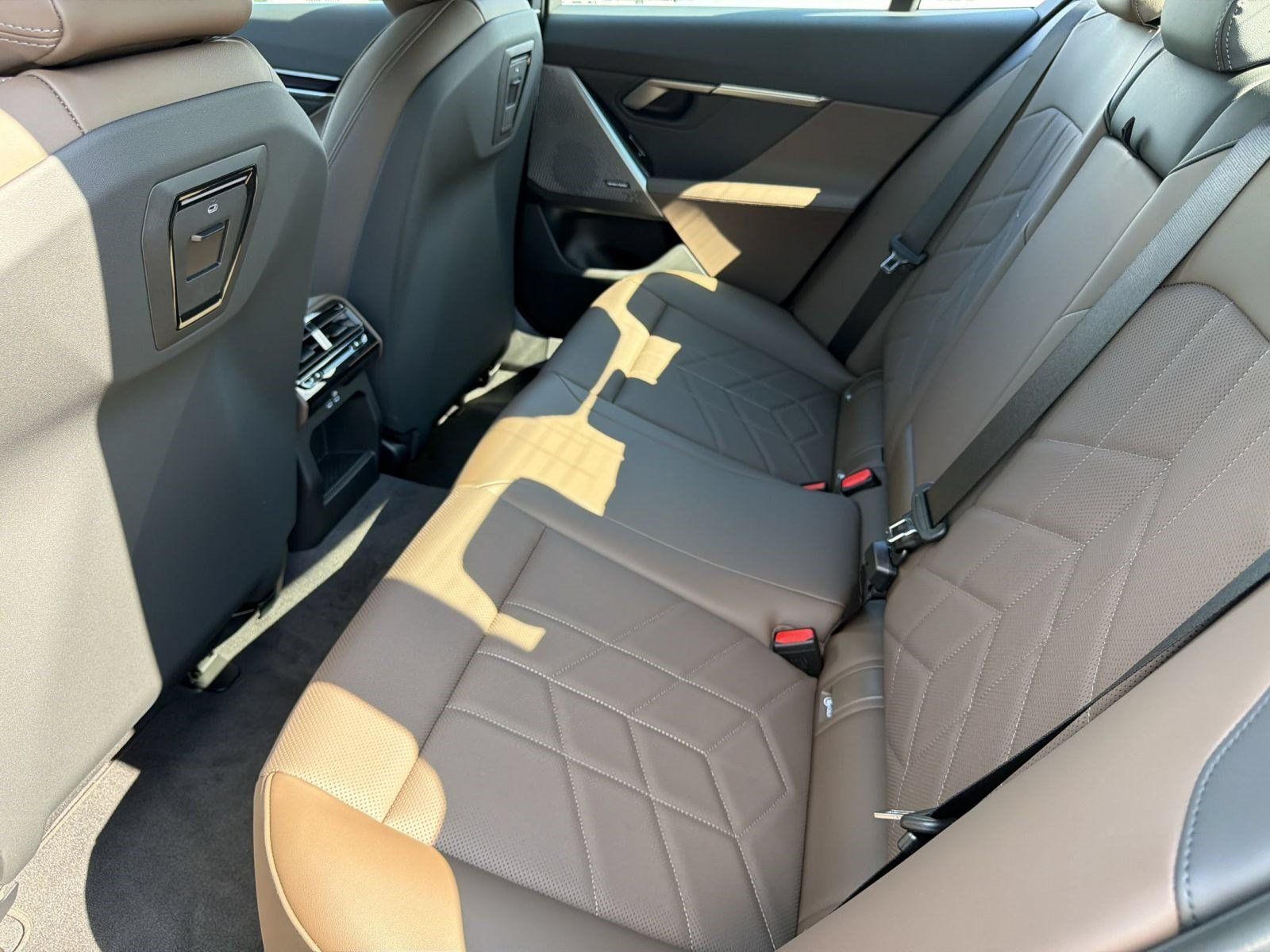 New 2027 BMW i5 eDrive40 w/ Premium Package RWD image 19