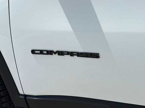 Used 2025 Jeep Compass Trailhawk AWD/4WD image 42