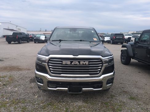 Used 2025 RAM 1500 Laramie AWD/4WD image 3