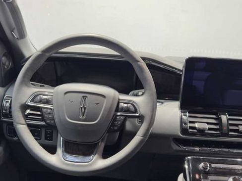 Used 2019 Lincoln Navigator L Select RWD image 21