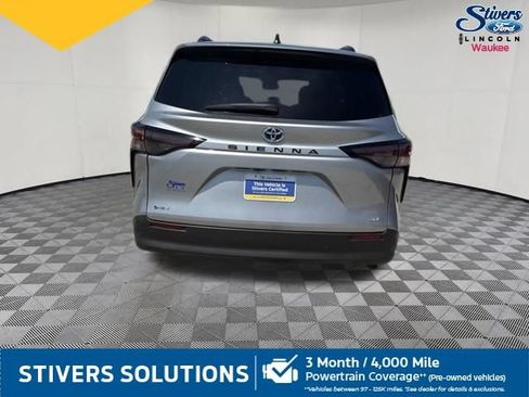 Used 2025 Toyota Sienna XLE FWD image 7