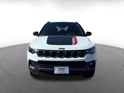 Used 2025 Jeep Compass Trailhawk image 4