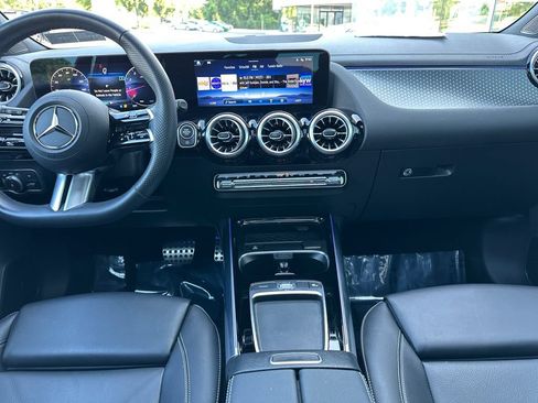 Used 2025 Mercedes-Benz GLA 250 4MATIC image 11