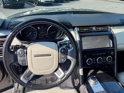 Used 2017 Land Rover Discovery First Edition AWD/4WD image 15