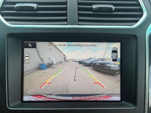Used 2016 Ford Explorer Platinum AWD/4WD image 22