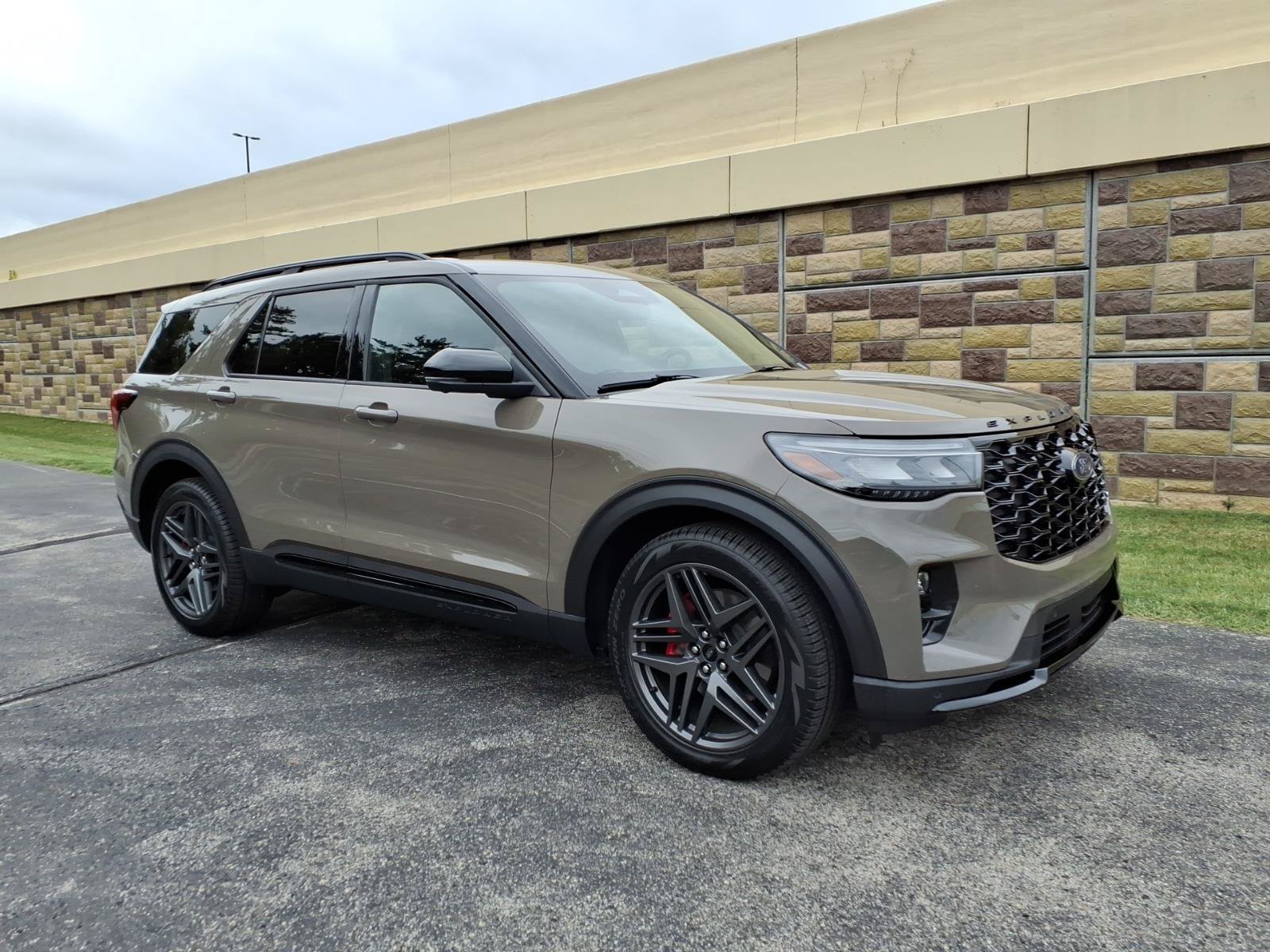 Used 2026 Ford Explorer ST w/ Sun And Sound Package AWD/4WD image 1