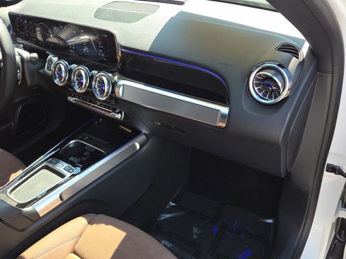 New 2026 Mercedes-Benz GLB 35 AMG 4MATIC image 31