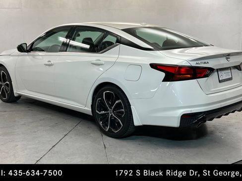 Used 2024 Nissan Altima 2.5 SR FWD image 3