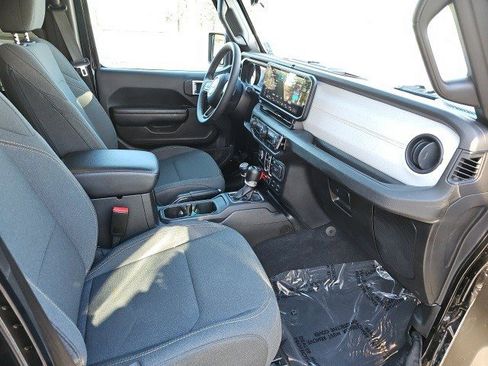 Used 2024 Jeep Wrangler Willys image 11