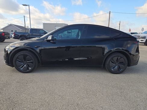 Used 2026 Tesla Model Y 2WD image 6