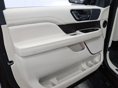 Used 2020 Lincoln Navigator Reserve w/ Equipment Group 201A Reserve AWD/4WD image 15