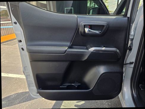 Used 2019 Toyota Tacoma TRD Off-Road w/ TRD Premium Off Road Package image 27