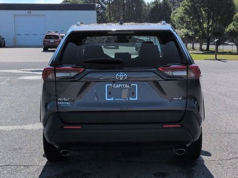 Used 2025 Toyota RAV4 XLE w/ Convenience Package FWD image 4