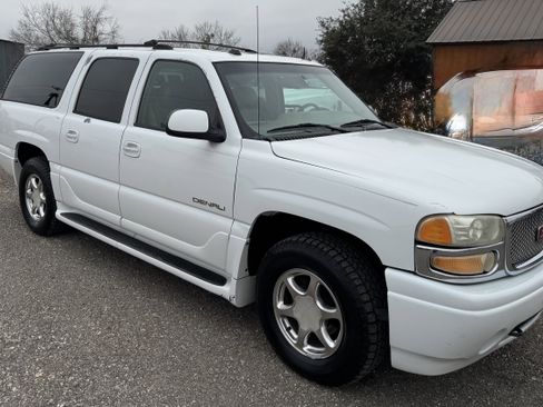 Used 2004 GMC Yukon XL Denali AWD/4WD image 4