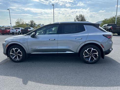 New 2025 Chevrolet Equinox EV LT image 4