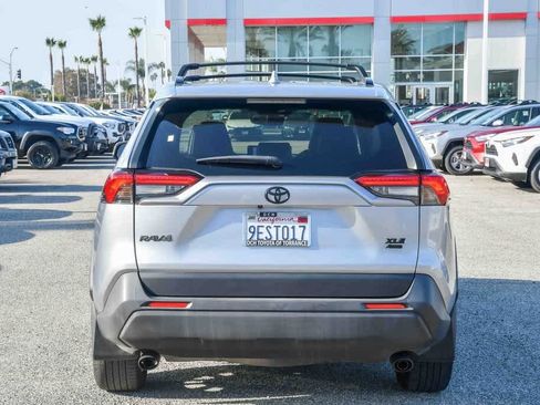 Used 2023 Toyota RAV4 XLE Premium image 8