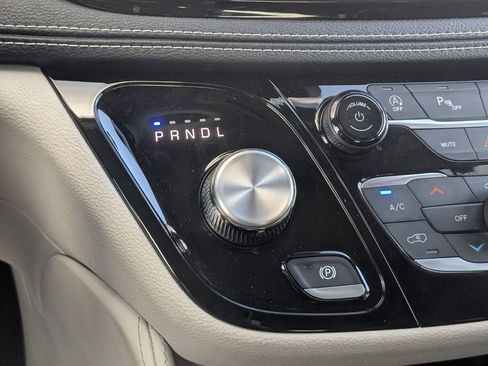 Used 2023 Chrysler Pacifica Limited image 25