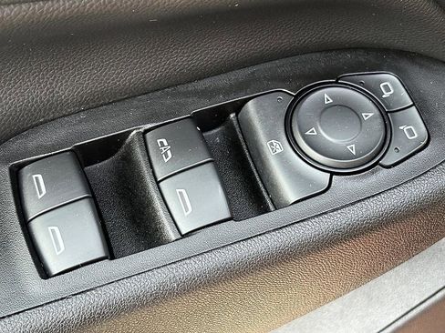 Used 2020 Chevrolet Equinox LT image 17