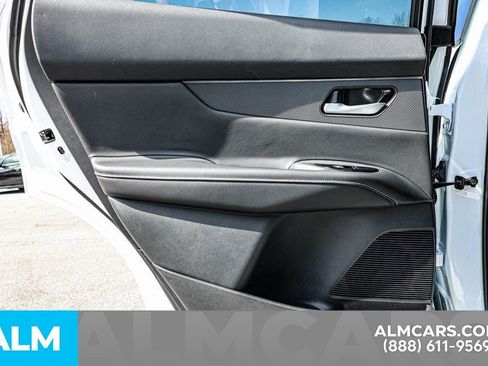 Certified 2025 Nissan Murano SV image 87