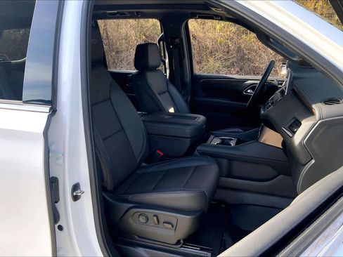 Used 2024 Chevrolet Tahoe High Country image 9