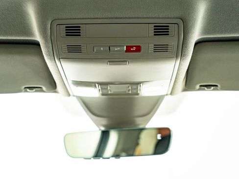 Used 2023 Volkswagen Tiguan SE FWD image 42