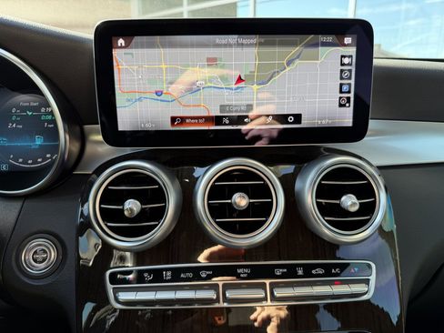 Used 2020 Mercedes-Benz GLC 350e 4MATIC image 27