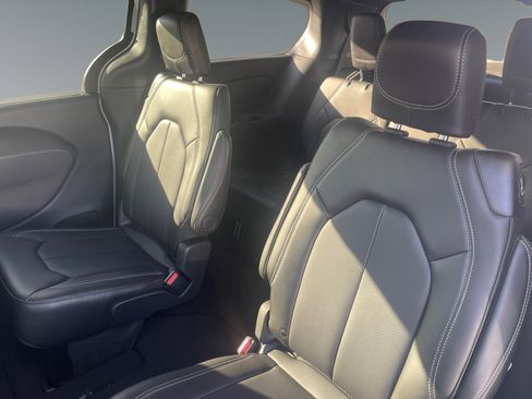 New 2026 Chrysler Pacifica Select image 13