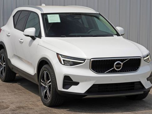 Used 2023 Volvo XC40 B4 Core w/ Convenience Package image 52