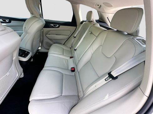Used 2022 Volvo XC60 B5 Inscription w/ Advanced Package image 25