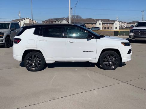 Used 2024 Jeep Compass Limited w/ High Altitude Package AWD/4WD image 6