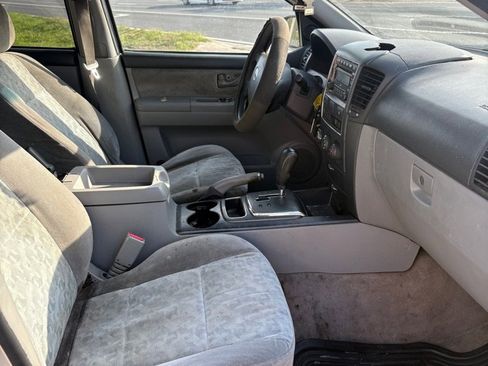 Used 2008 Kia Sorento 2WD image 3