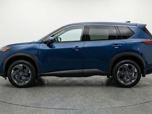 Used 2025 Nissan Rogue SV image 5