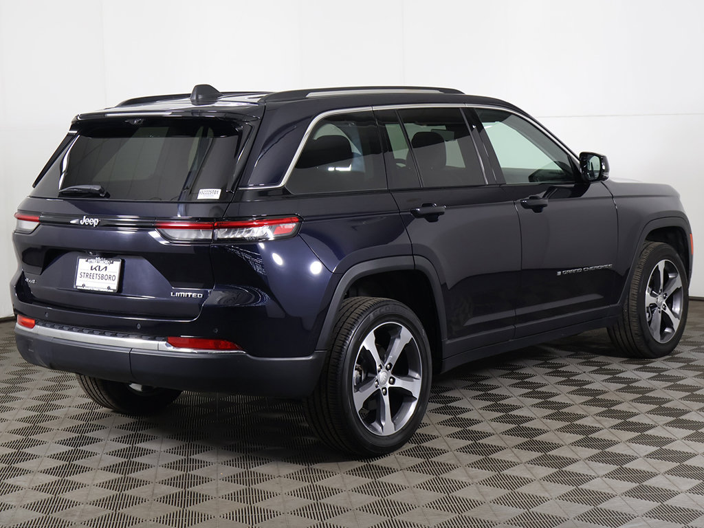 Used 2023 Jeep Grand Cherokee Limited w/ Luxury Tech Group II AWD/4WD image 13