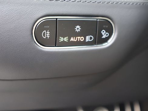 Used 2025 Bentley Bentayga Extended Wheelbase AWD/4WD image 25