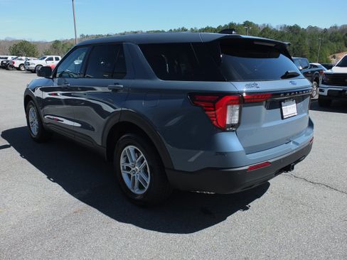 New 2026 Ford Explorer Active RWD image 12
