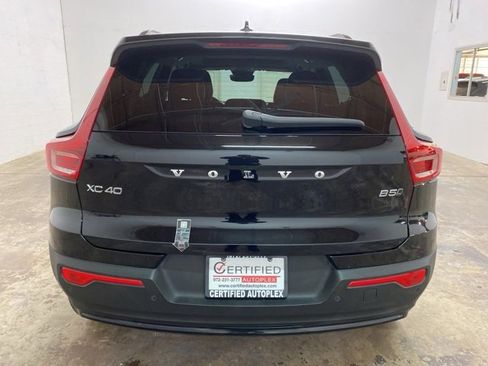 Used 2025 Volvo XC40 B5 Plus image 5