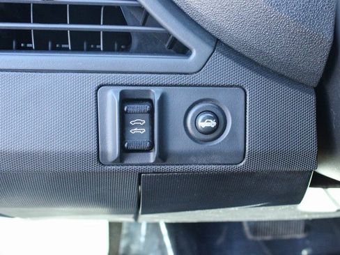 Used 2010 Chrysler Sebring Limited image 13