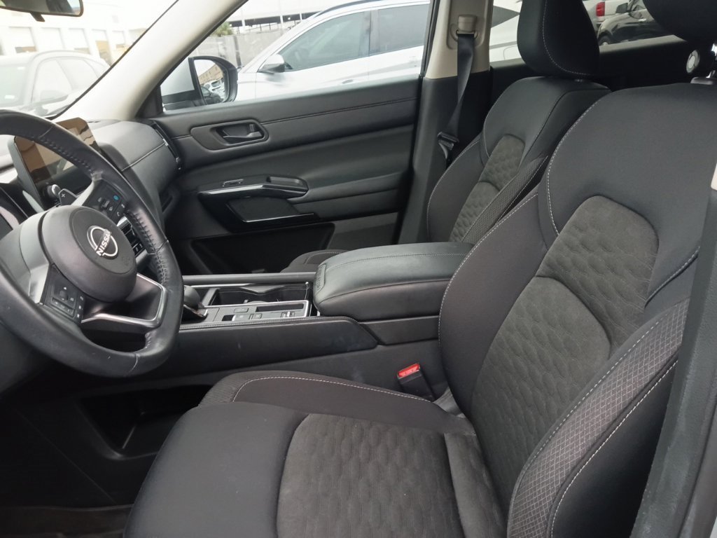 Used 2024 Nissan Pathfinder SV FWD image 8