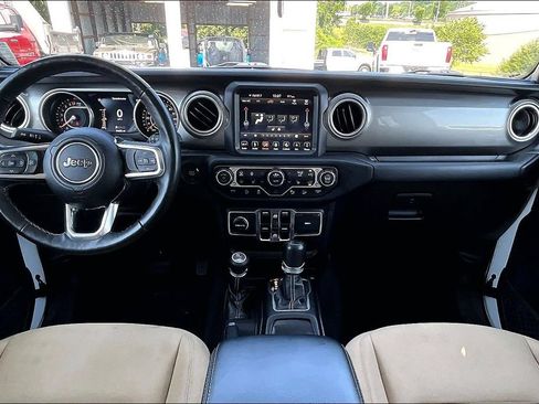 Used 2018 Jeep Wrangler Unlimited Sahara w/ Dual Top Group AWD/4WD image 9