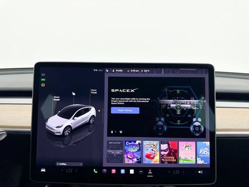 Used 2022 Tesla Model Y Long Range AWD/4WD image 24