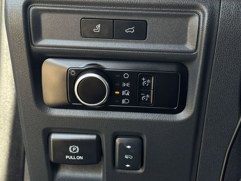 Used 2024 Ford Expedition XLT image 23