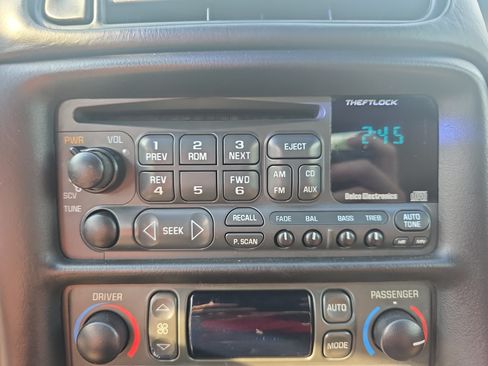 Used 2004 Chevrolet Corvette Convertible w/ Preferred Equipment Group RWD image 17
