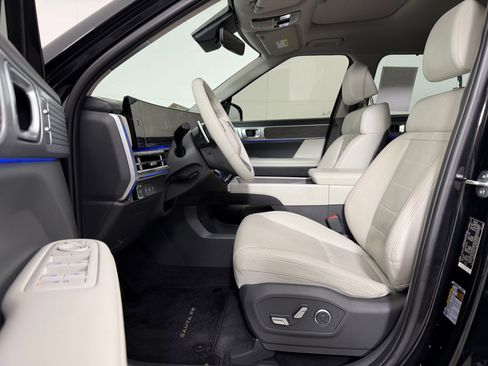 Used 2024 Hyundai Santa Fe Limited FWD image 4
