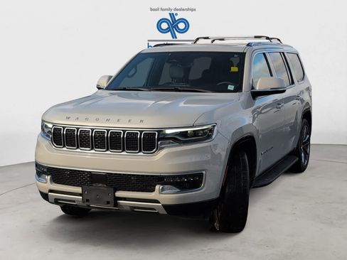 Used 2022 Jeep Wagoneer Series II w/ Premium Group I image 2