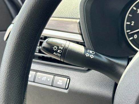 Used 2025 Nissan Altima 2.5 SV FWD image 9